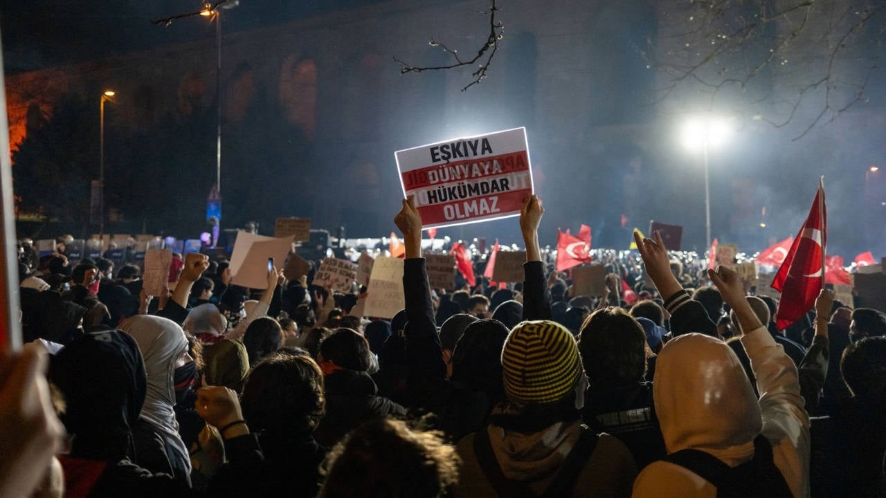 I sondaggi ufficiali riflettevano la dissoluzione