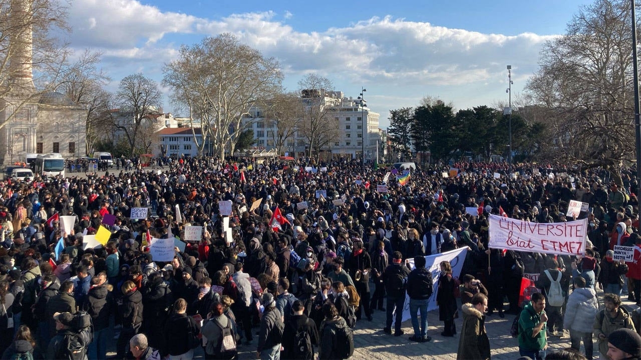 Tutte le loro mosse sono contro il popolo