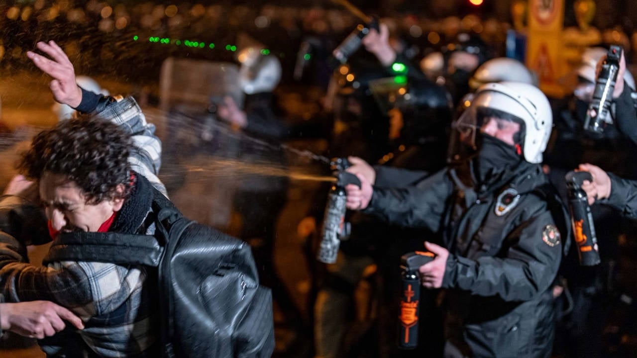 Sie werden 160.000 Dosen Pfefferspray kaufen