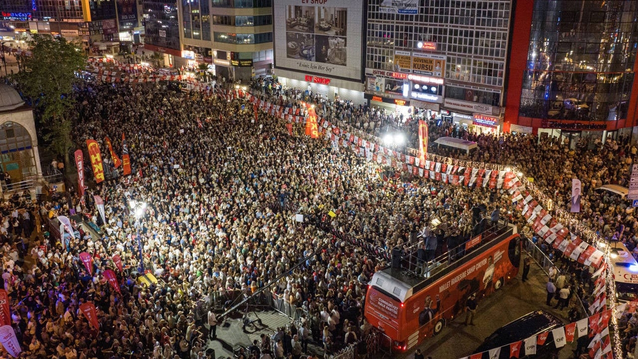 Totaler Kampf gegen den Palast
