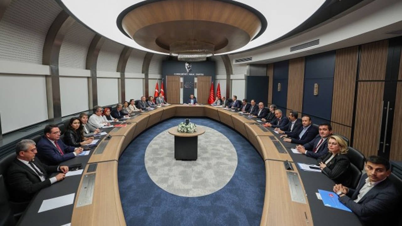 La comisión no puede dejarse en manos de los cálculos del AKP