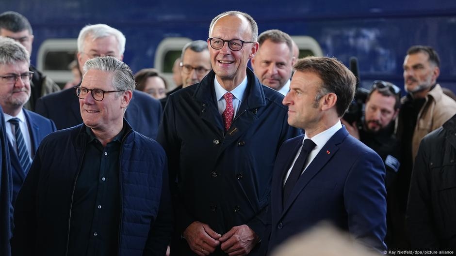 Wiadomości kompaktowe: Historyczna wizyta w Kijowie