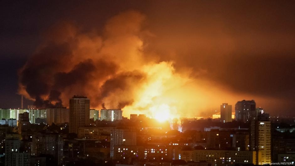 Ataque aéreo russo massivo em Kyiv