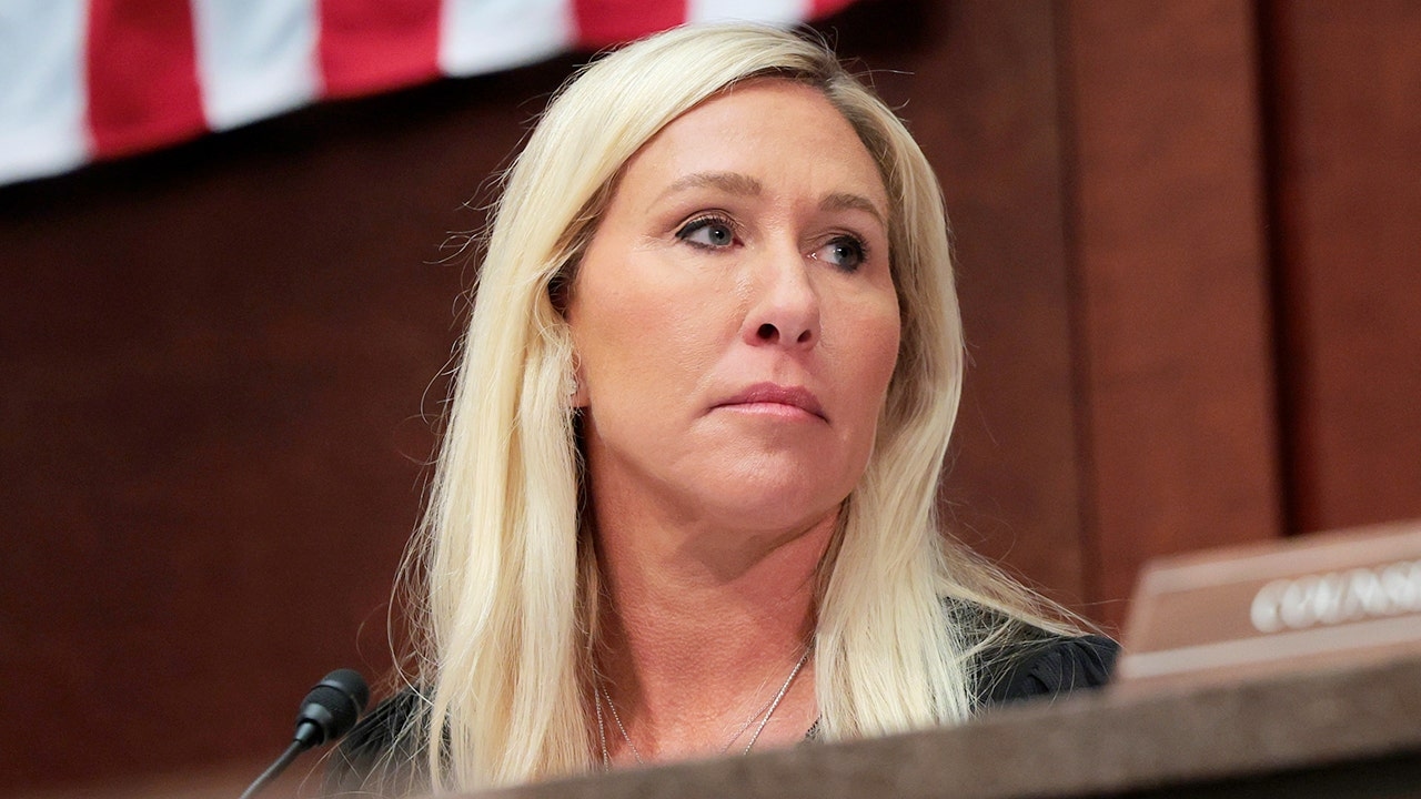 Trumps Verbündete Marjorie Taylor Greene sagt, sie werde nicht für den Senat kandidieren, während sie Demokraten und Republikaner scharf kritisiert