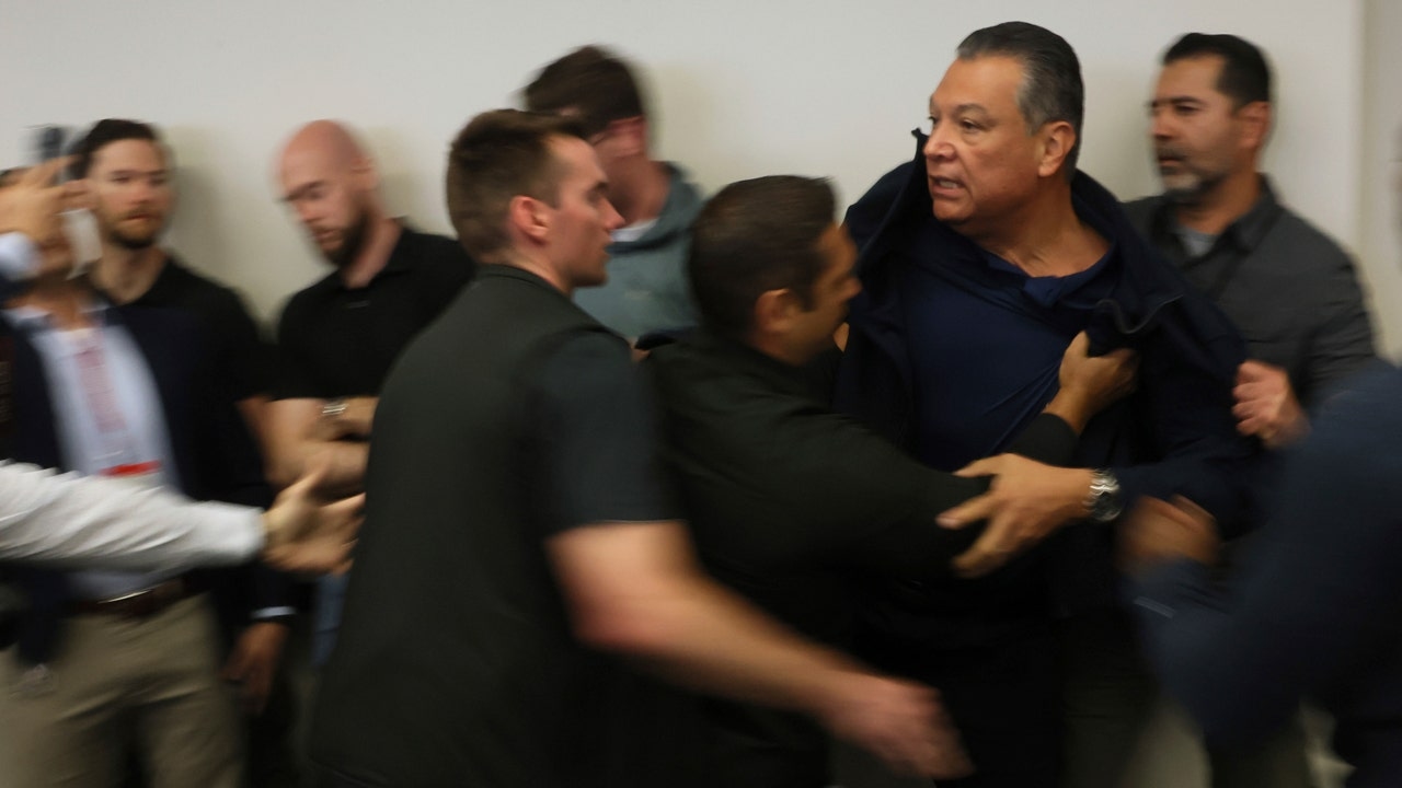 Padilla in Handschellen, McIver angeklagt: Kann der Kongress dem Abgrund entkommen?