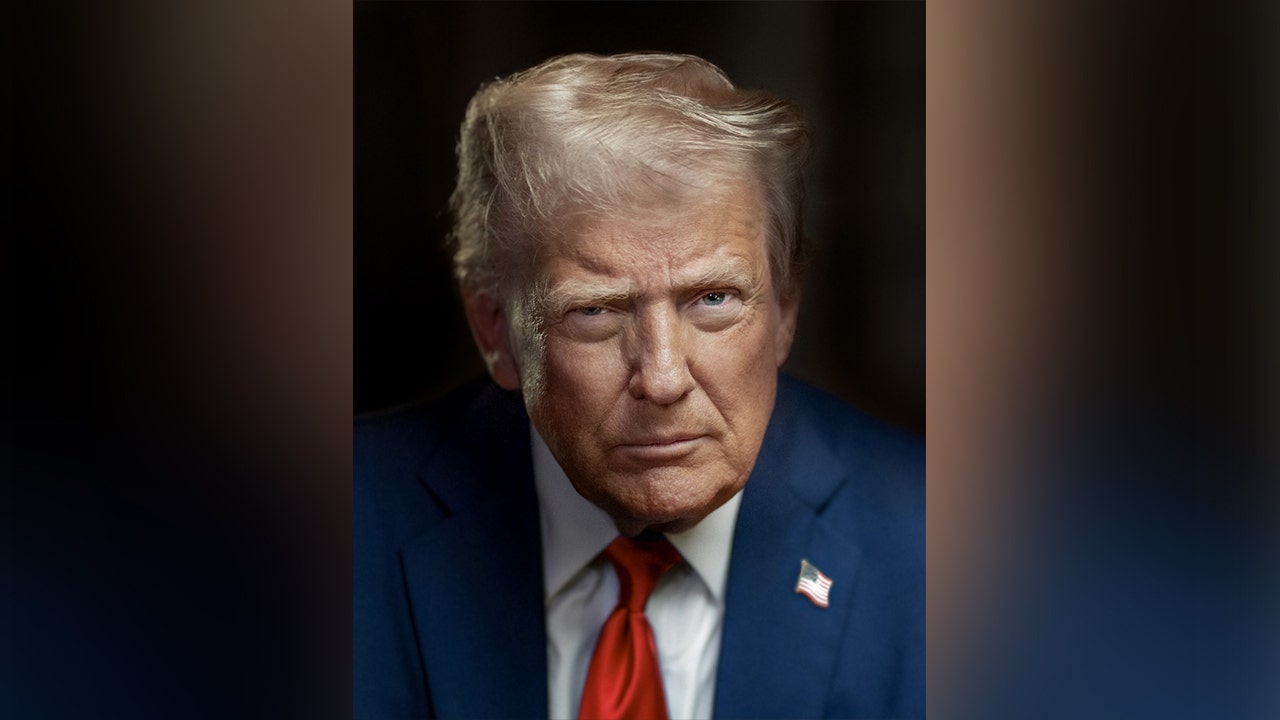 Il nuovo ritratto di Trump alla Casa Bianca suscita interesse tra le polemiche sulla leadership della National Portrait Gallery