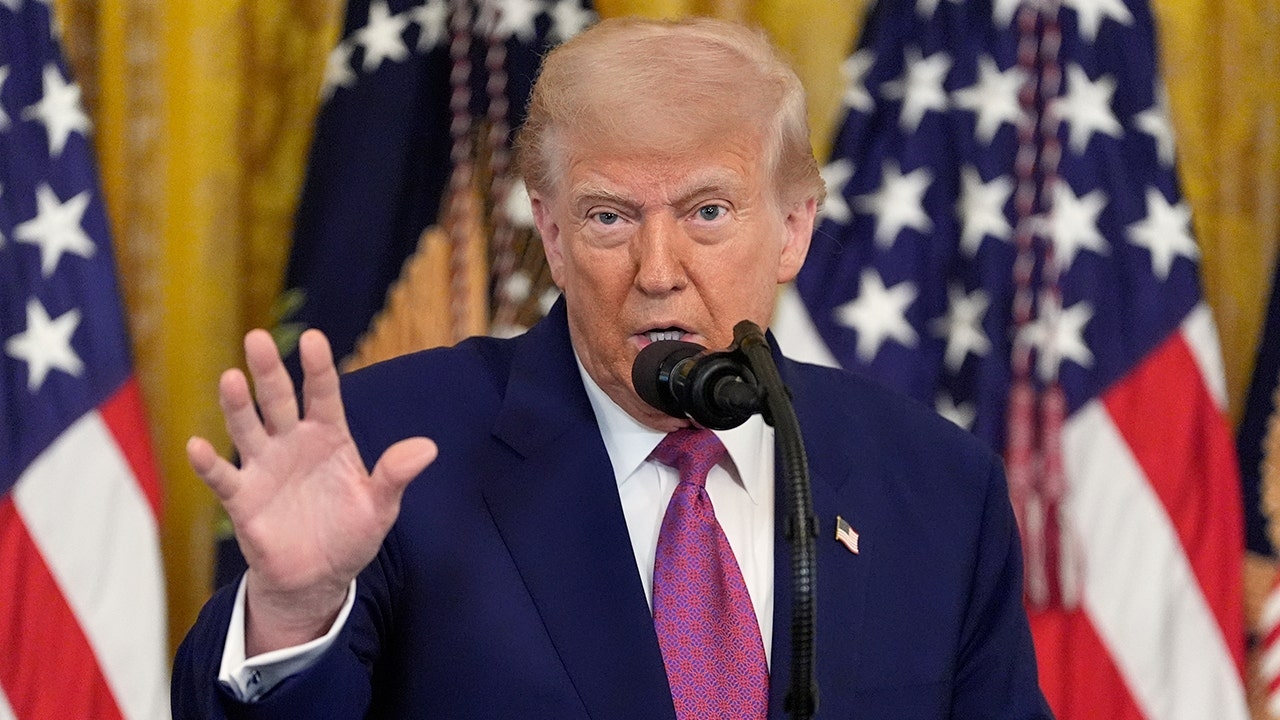 Trump en el centro de la escena mientras la ciudad más grande del país celebra elecciones primarias para alcalde