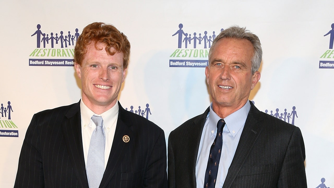 Joe Kennedy III attacca RFK Jr. dopo l'accesa udienza al Senato, alimentando le lotte intestine della famiglia Kennedy: "Deve dimettersi"