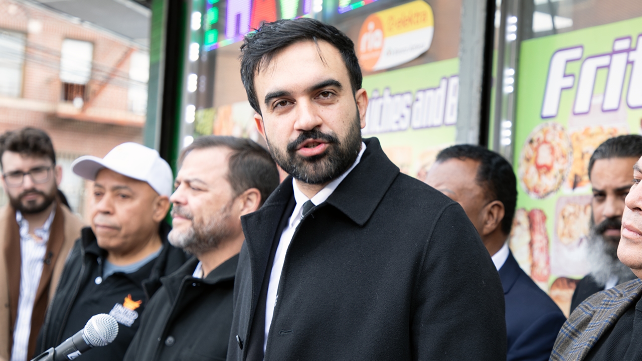 Ein ehemaliger Trump-Mitarbeiter warnt, dass ein Sieg Mamdanis eine „marxistische Wende“ für New York City bedeuten würde.