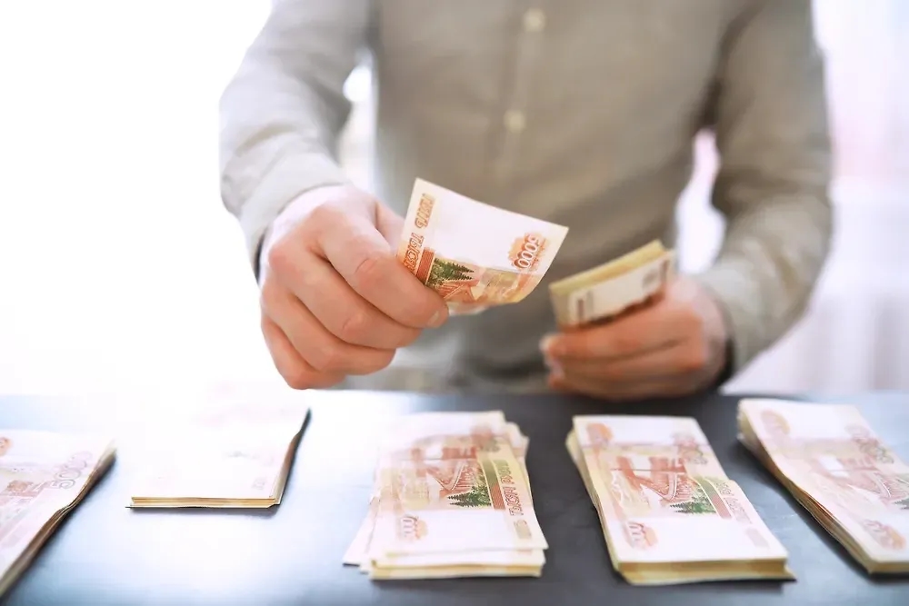 Il socio del giudice Momotov deve milioni di rubli al fisco.