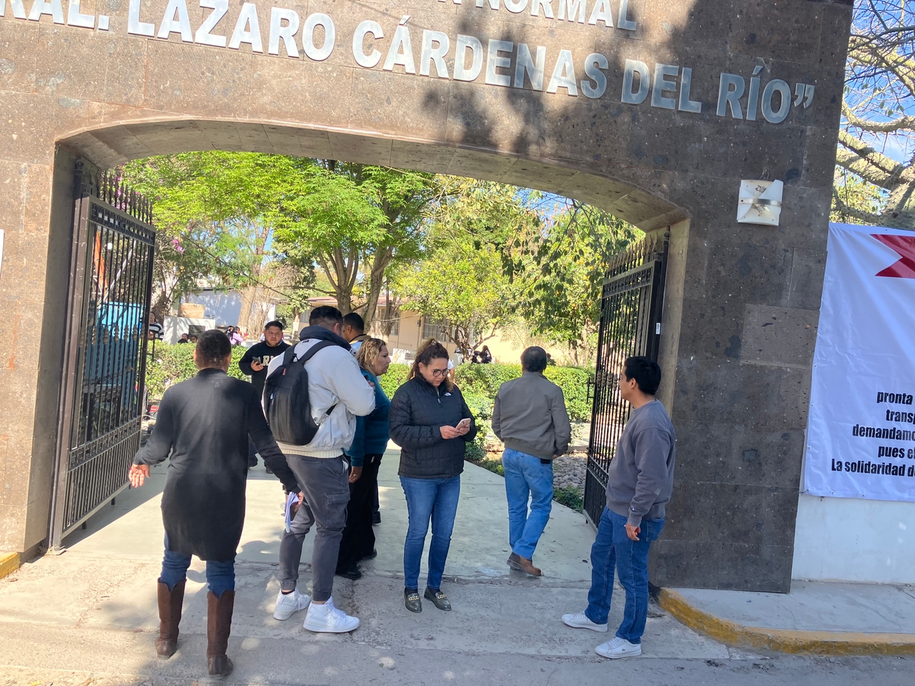 Professores trabalham sob protesto no IESEN em Lerdo