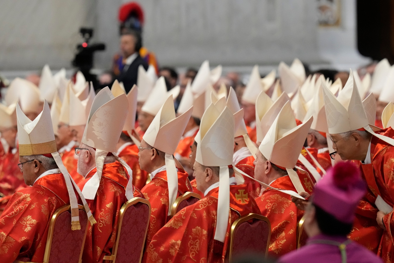 Antes del cónclave piden en misa a cardenales que elijan un papa que busque la unidad