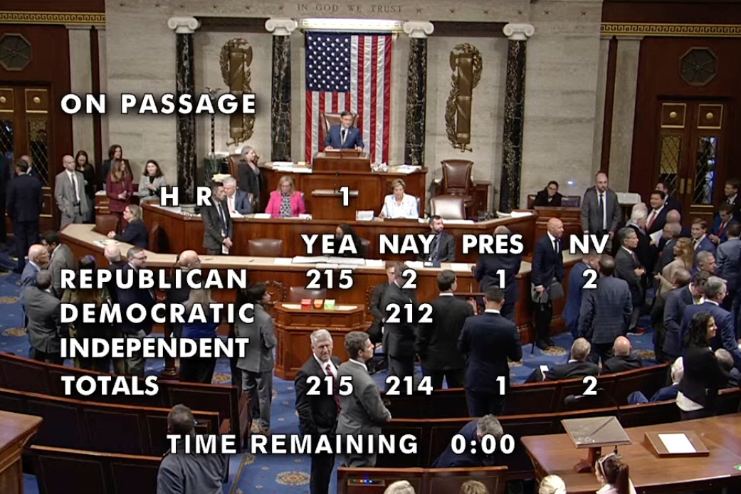 Cámara de Representantes aprueba plan fiscal de Donald Trump con impuesto a remesas