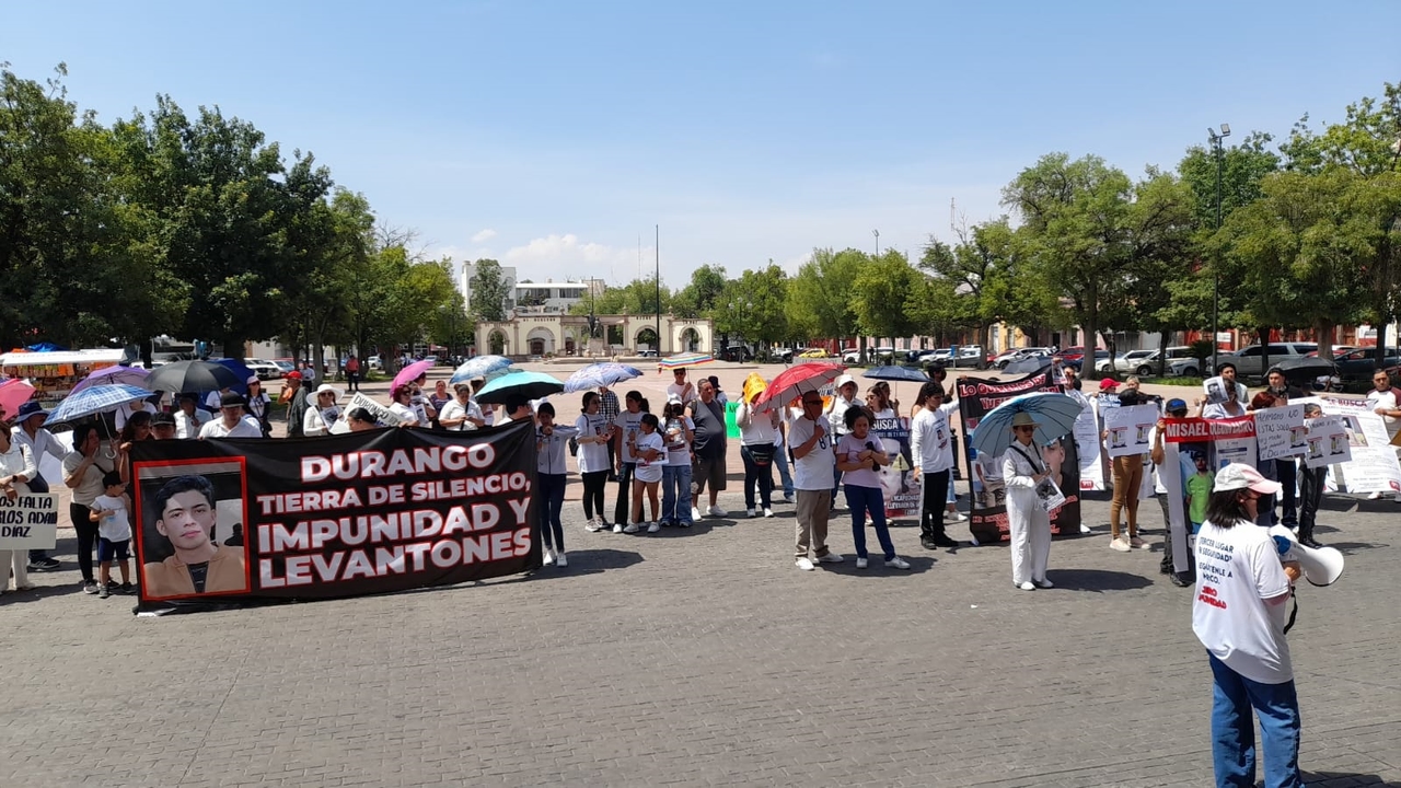 Marche pour Marco Adriel à Durango ; le jeune homme est porté disparu depuis une semaine
