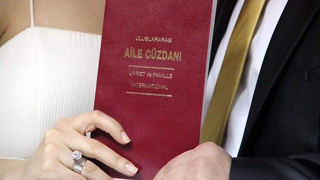 Constitutional Court's decision regarding the condition of not marrying for divorced women for 300 days