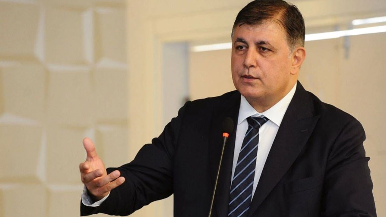 Cemil Tugay para Gürsel Tekin: Não é apropriado que um membro do CHP crie oportunidades para si mesmo.