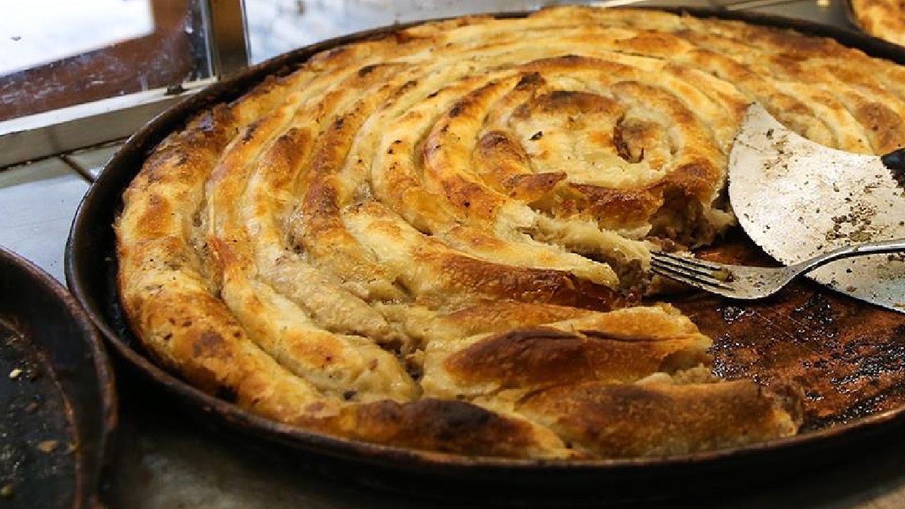 Scandal at Istanbul's famous börek shop! Look what they served for minced meat pide