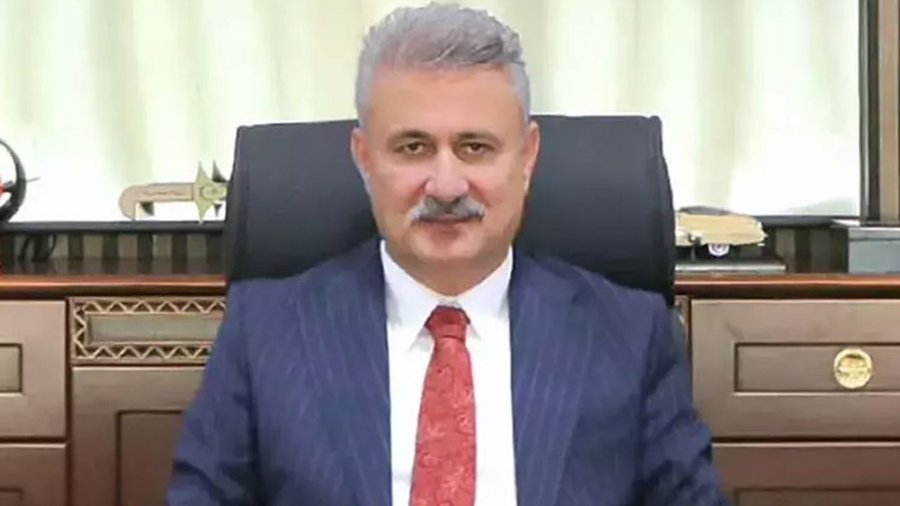 Ahmet Sungur, burgemeester van Yahşihan van de AKP, werd geschorst.