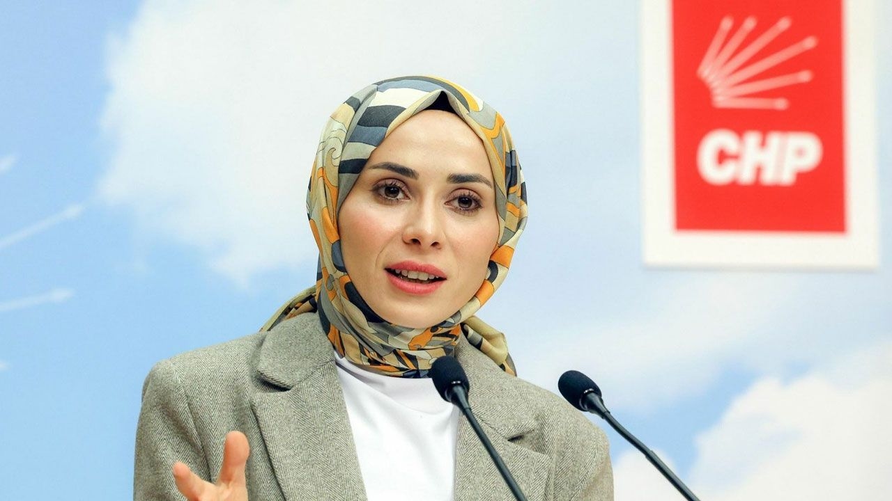 Sevgi Kılıç do CHP: Fomos espancados ao tentar entrar no prédio do nosso partido