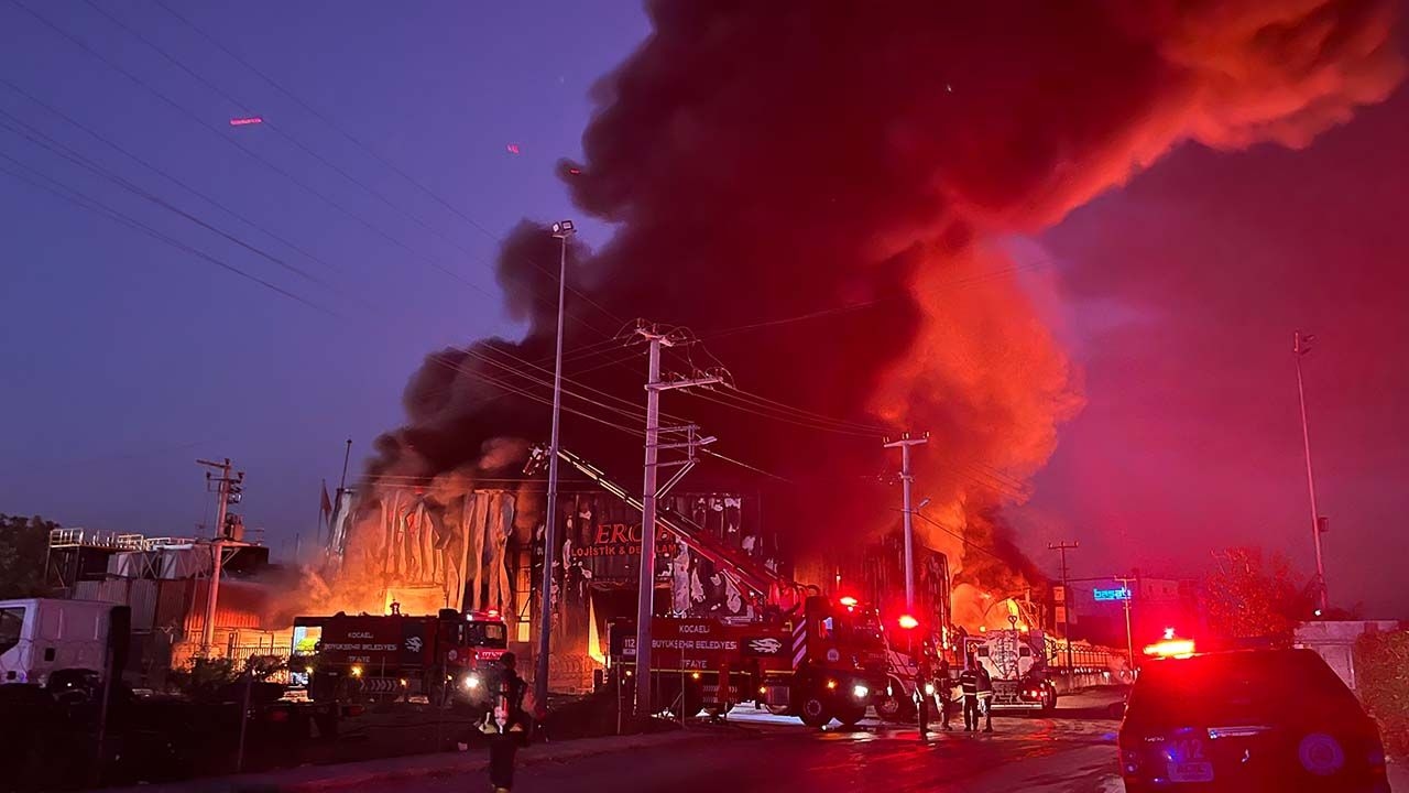 Un incendie se déclare dans un entrepôt logistique à Kocaeli !