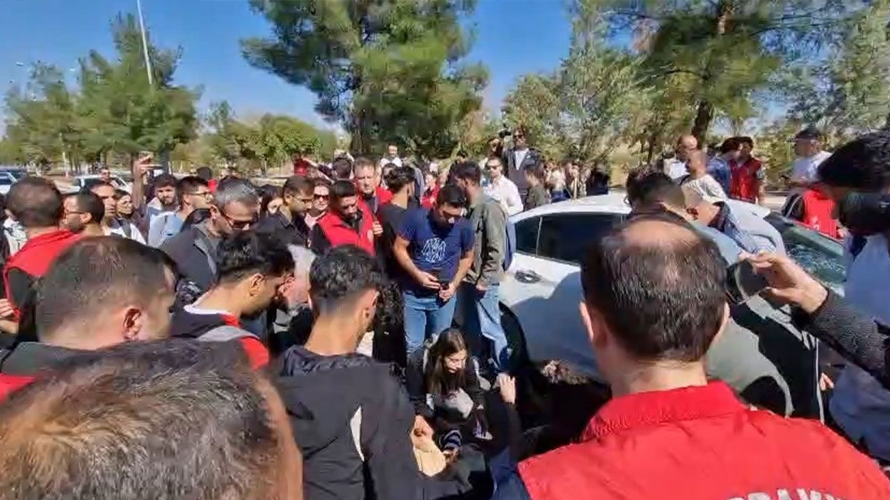 Uno studente è stato investito da un'auto durante la marcia per Rojin Kabaiş!