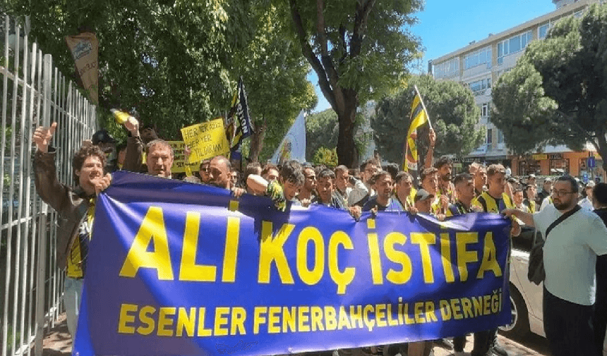 Die Reaktion von Fenerbahçe ging bis auf die Straße! Tausende Fans demonstrierten für Rücktritt