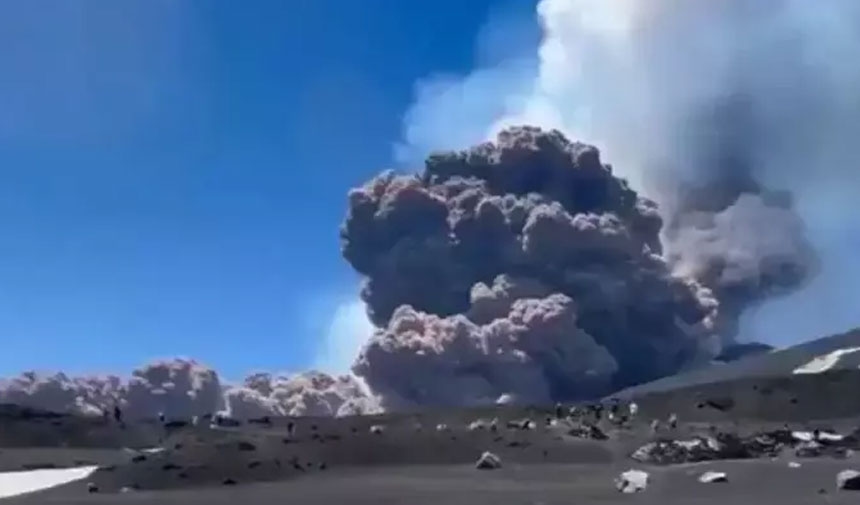 Ausbruch des Ätna! Die Aschewolke erreichte eine Höhe von 5 Kilometern