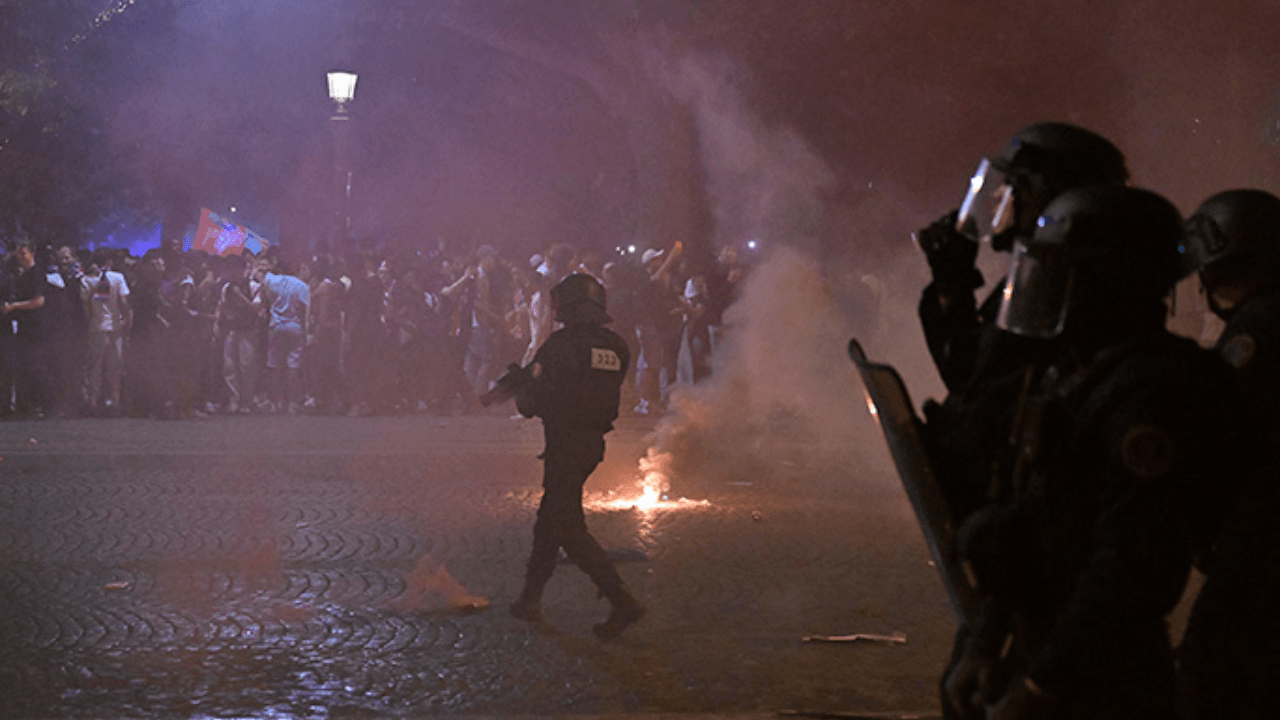 PSG wurde Meister, auf den Straßen Frankreichs herrschte Chaos! Zwei Tote, 559 Festgenommene