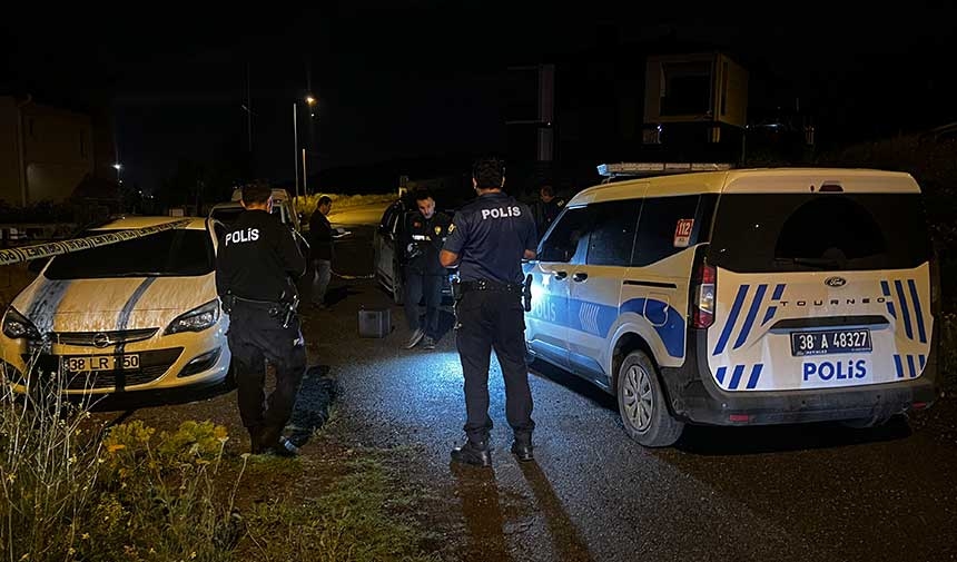 Il a tiré sur trois personnes avec lesquelles il s'est disputé dans la rue sans cligner des yeux.