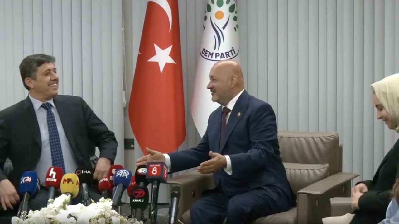 Nadruk op 'wapens neerleggen' tijdens AKP-DEM-feestvieringen
