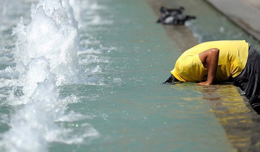 ¡Turquía sufre un calor sofocante! Los termómetros han superado los 35 grados Celsius en 42 provincias.