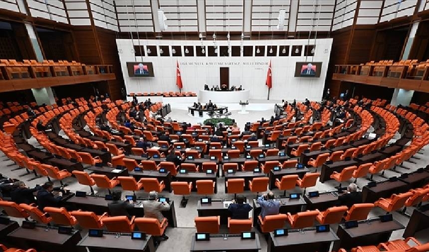 El Parlamento aprueba una moción contra los ataques de Israel en Siria