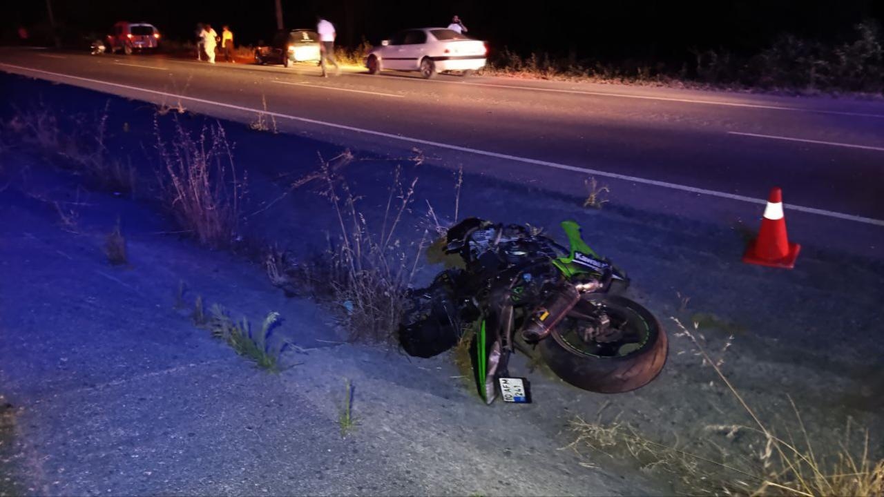 Une voiture et deux motos entrent en collision à Sakarya : un mort, trois blessés