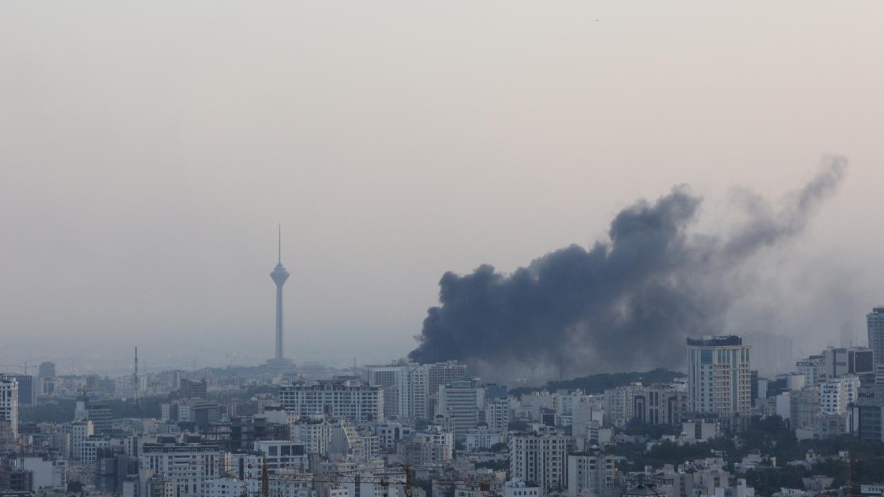 Israël lance une attaque contre l'Université Imam Hussein au nord-est de Téhéran