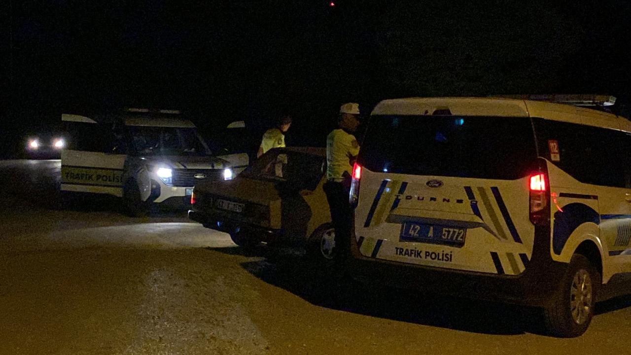 Conductor sin licencia que escapó de la policía recibe multa de 88 mil liras