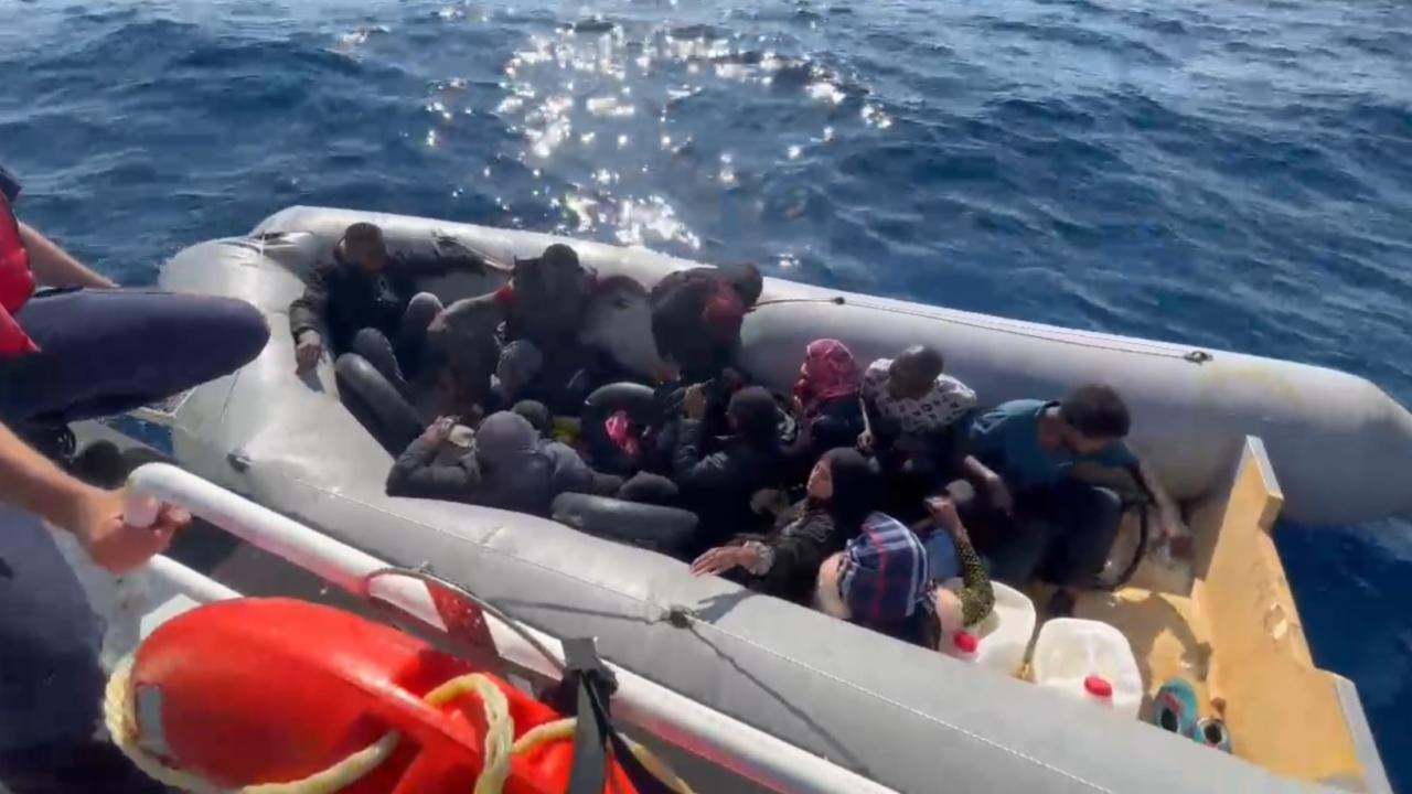 82 irregular migrants were caught in Izmir