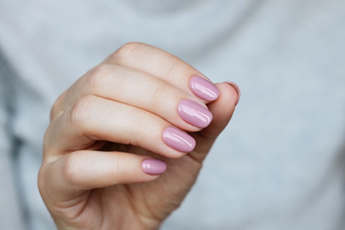 Médica explica por que esmalte com TPO oferece risco à saúde
