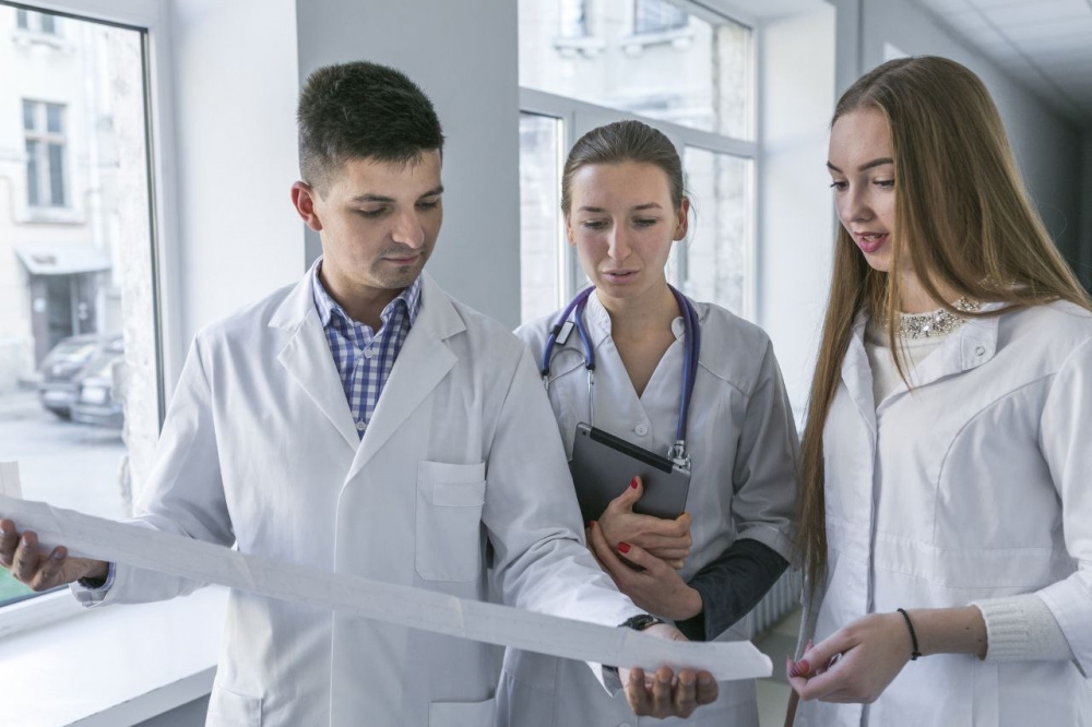 Le groupe Binnopharm a lancé le projet éducatif « Phoenix » pour la communauté médicale de la CEI