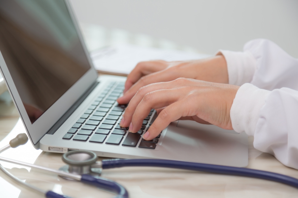 O governo simplificou o processo de obtenção de licença para atividades médicas