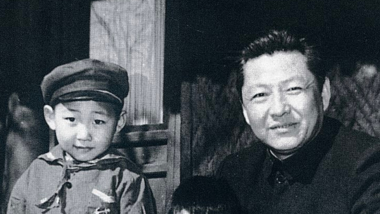« Xi Jinping était le favori de son père parce qu'il endurait souffrances et châtiments corporels. »