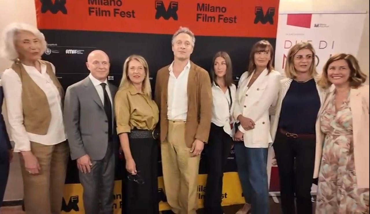 «Двое из нас» на Миланском кинофестивале — короткометражный фильм об истории двух женщин, больных раком груди