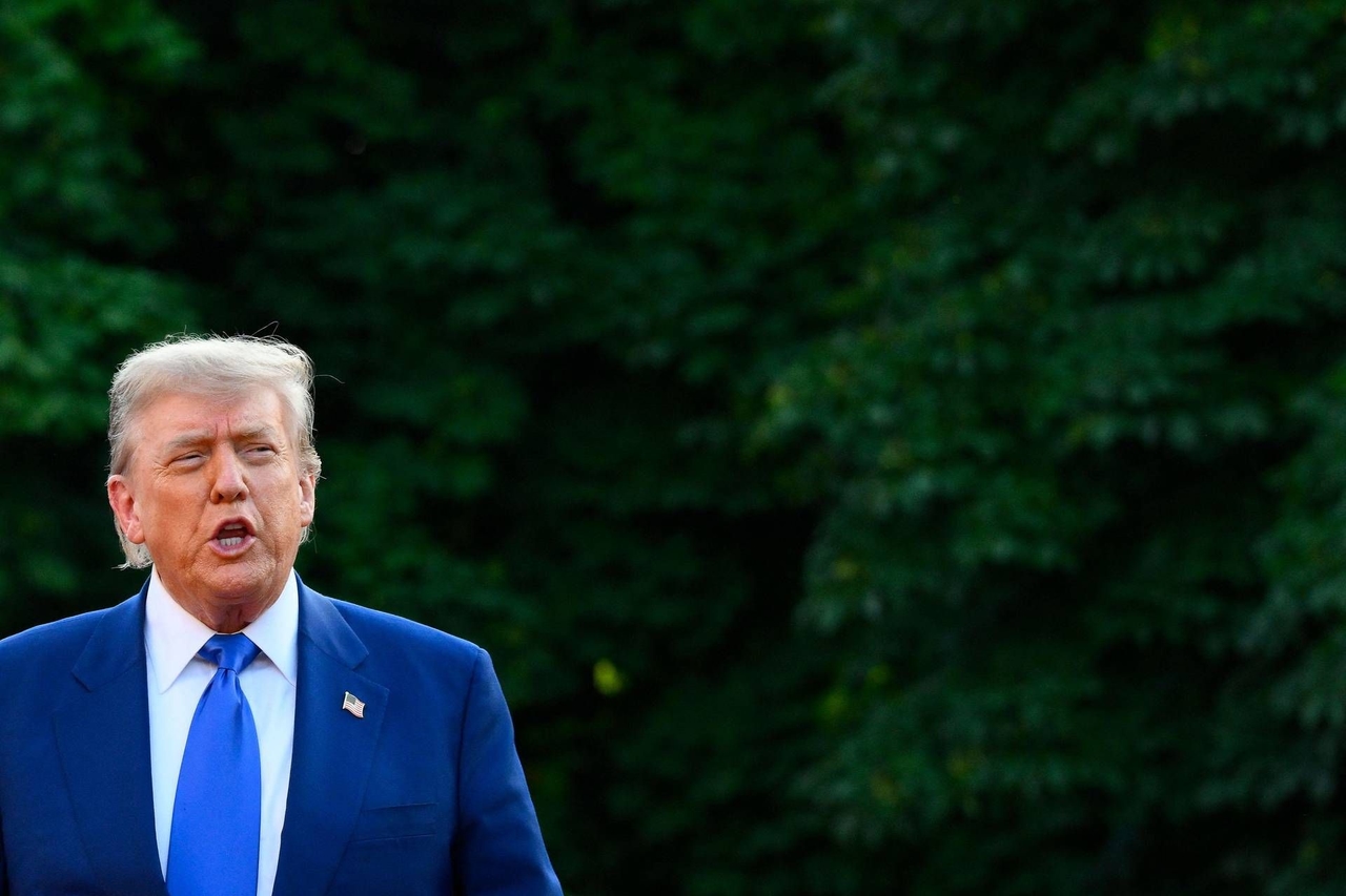 Dazi Usa, Trump invia oggi le prime lettere e minaccia: "+10% ai pro-Brics"