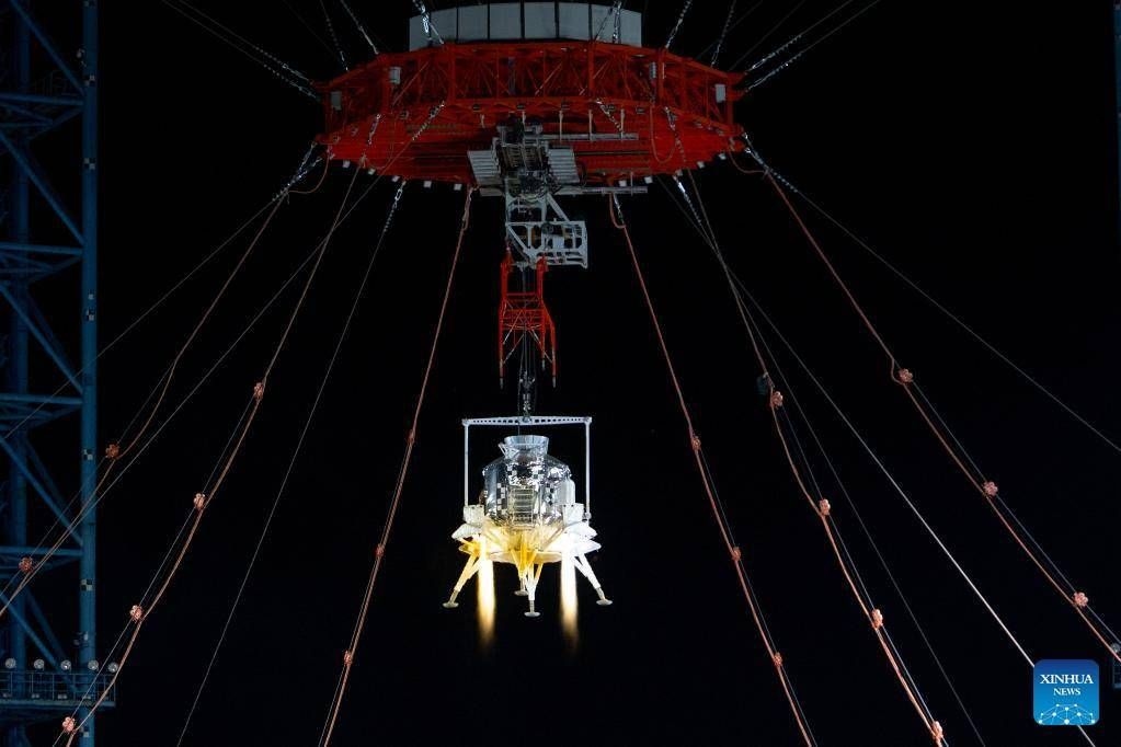 La Cina completa il primo test di atterraggio e decollo per il lander lunare con equipaggio