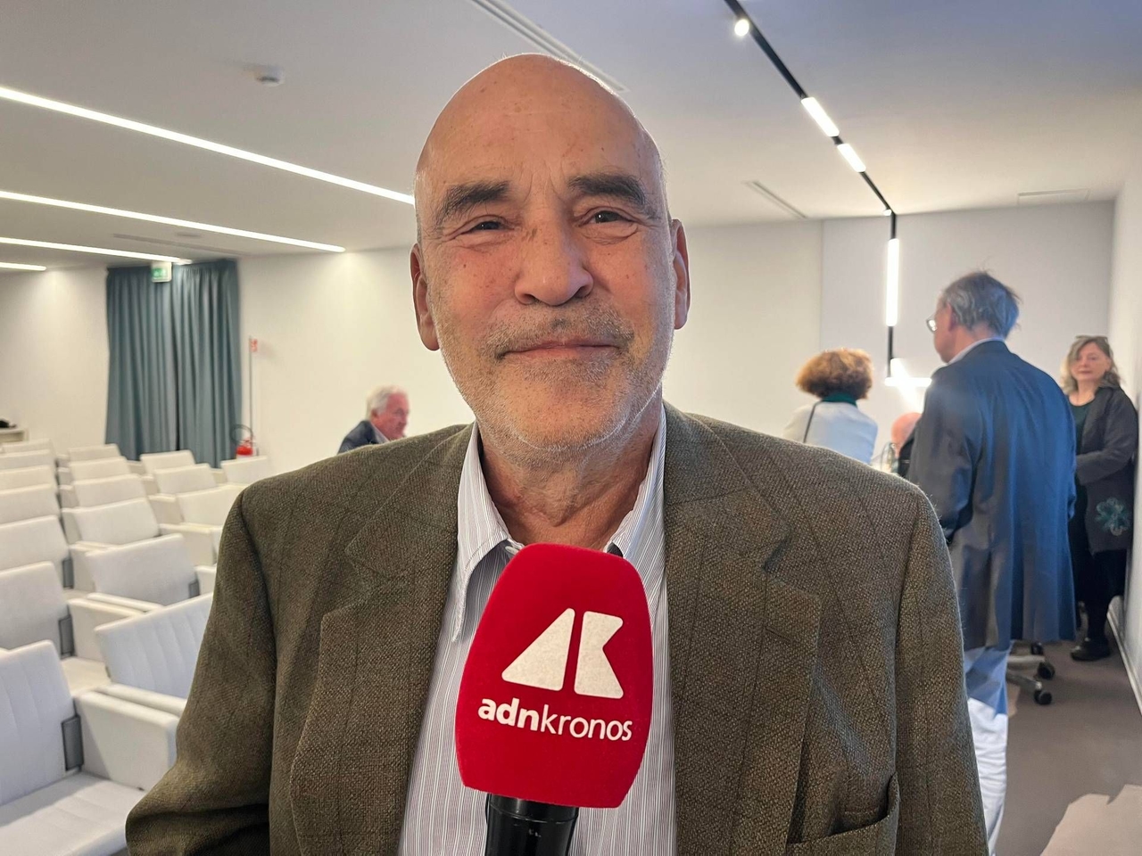 Malaparte Ödülü sahibi Bruno Guerri, "Aramburu aynı zamanda İtalya'da unutulmuş bir tür olan kısa öykünün de ustasıdır." dedi.