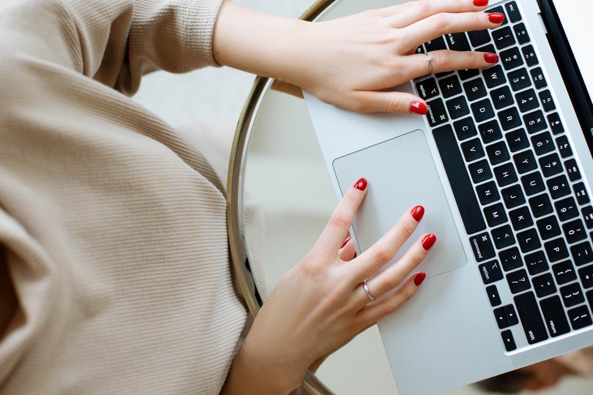 Quien no trabaja no navega en internet. El caso de las numerosas vacaciones de abril según datos de Audiweb.