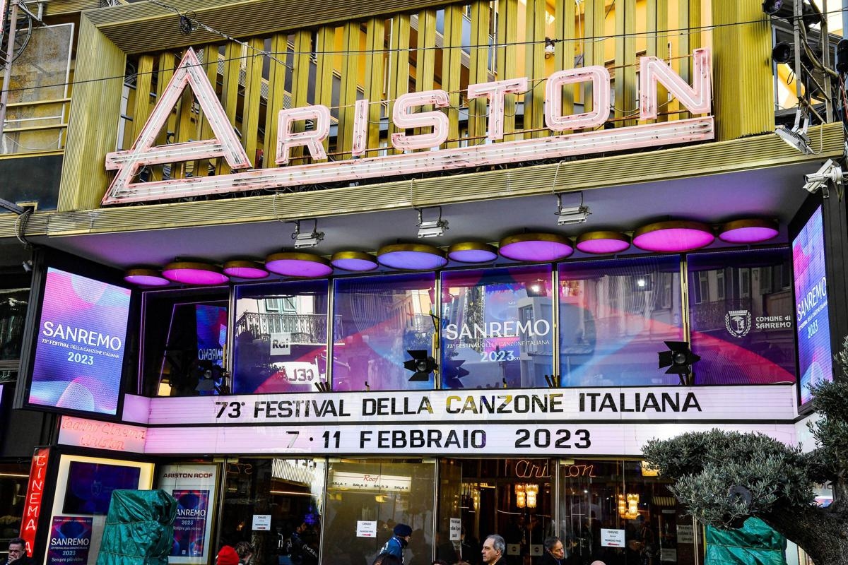 Festival de Sanremo, dos acordos com a Prefeitura à redução de custos: os detalhes do acordo entre a Viale Mazzini e a cidade da Ligúria.