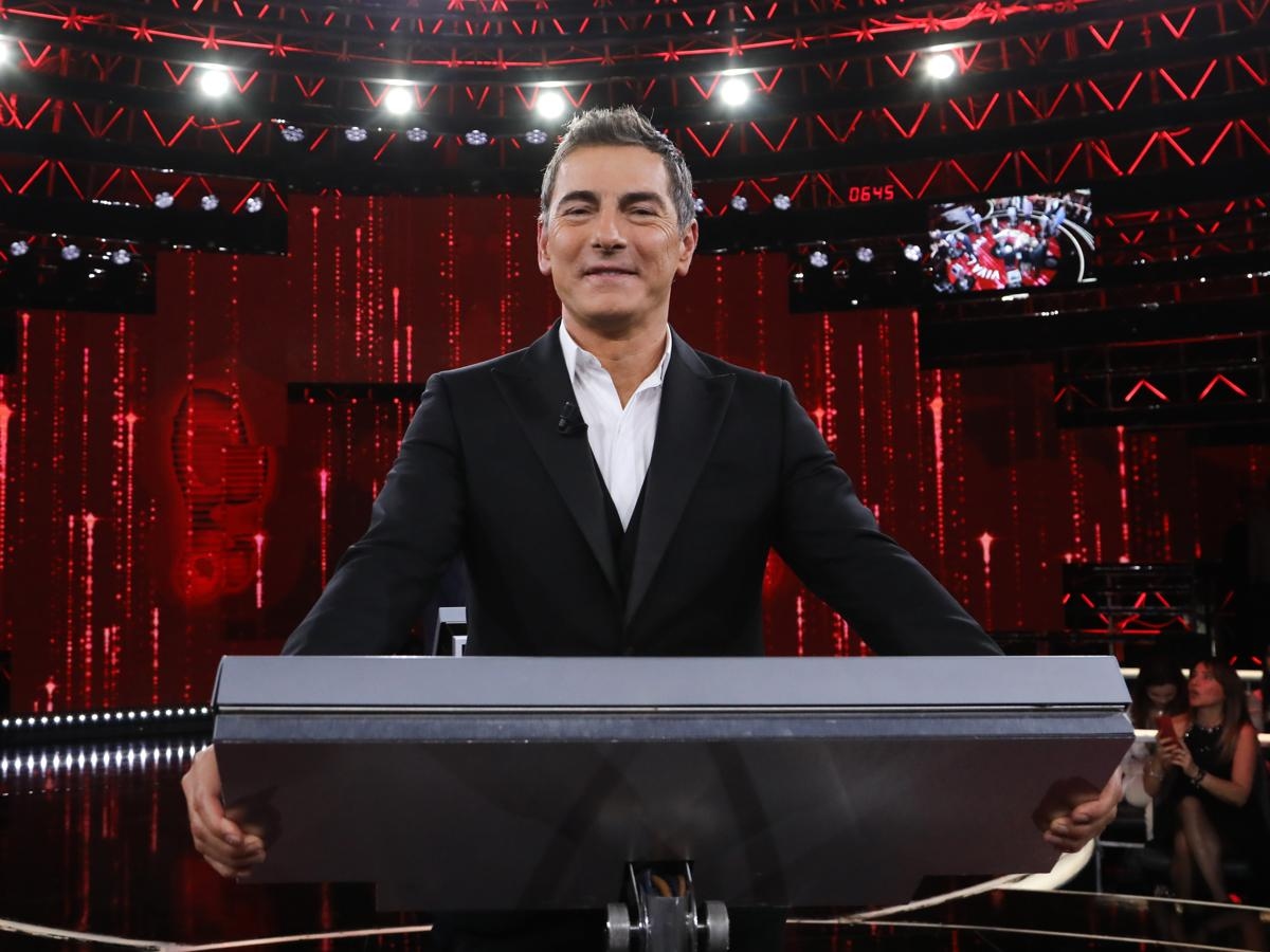 Ascolti tv sabato 7 giugno 2025, Liorni delude: niente boom per “Chi Può Batterci?”. Ecco chi ha vinto la serata