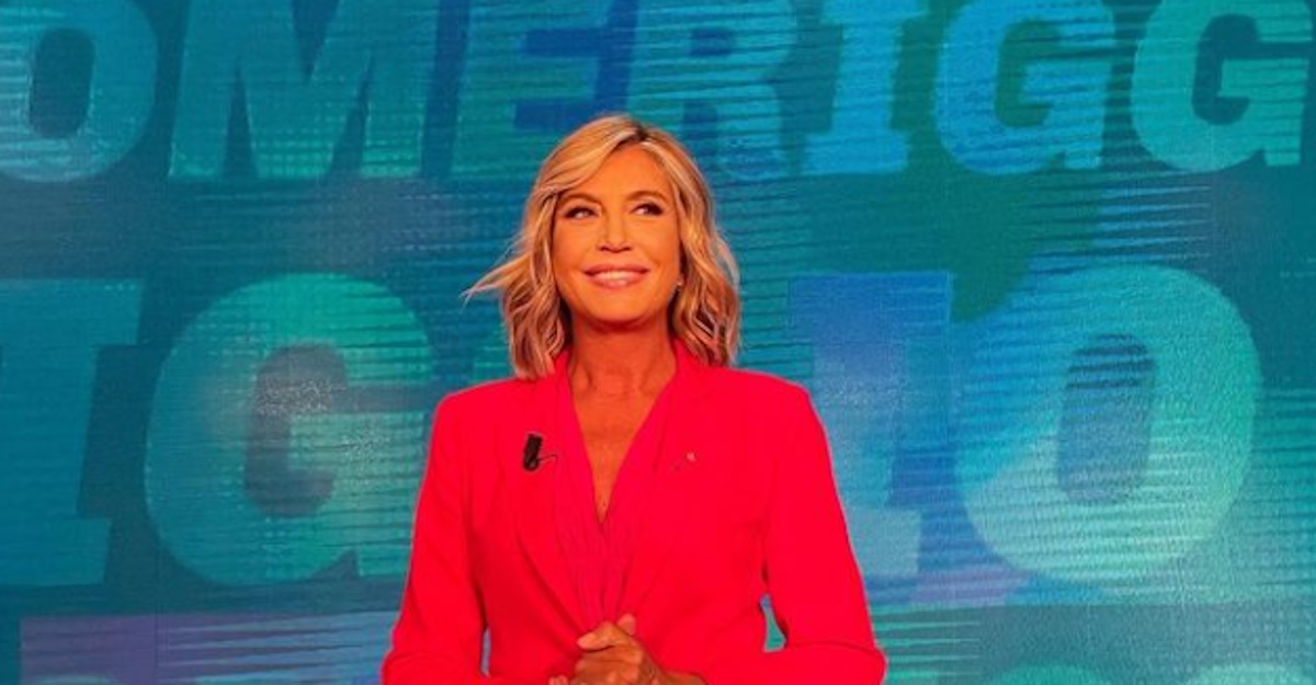 Nachmittag 5, via Myrta Merlino: Wer wird ihren Platz einnehmen? Auf der Pole Position ein historisches Gesicht der Mediaset-Nachrichten. Hier ist, wer es ist. Hinter den Kulissen