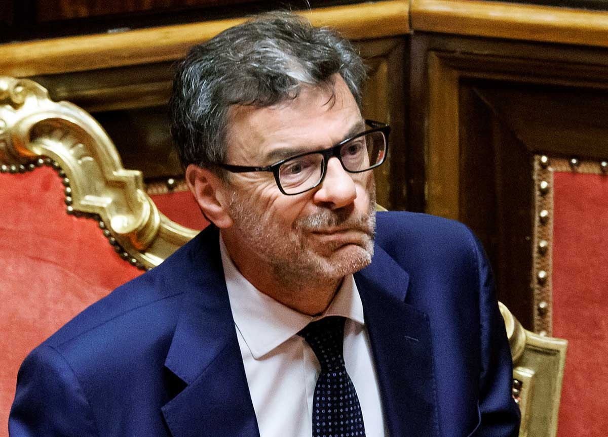 Dazi, Giorgetti: "Trattativa lunga ed estenuante". E su Unicredit...