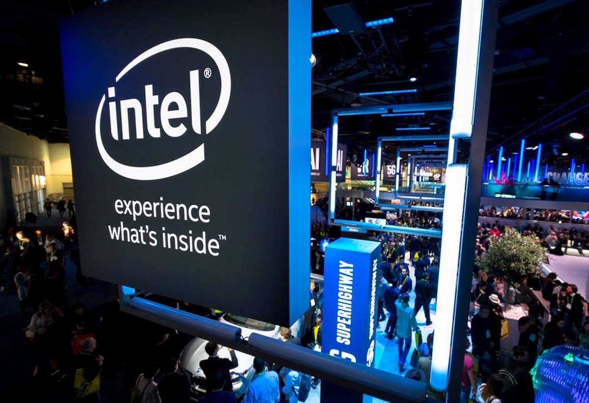 Intel, Трамп совершает очередной удачный ход: правительство США выкупает 10% ее акций за 8,9 млрд долларов.